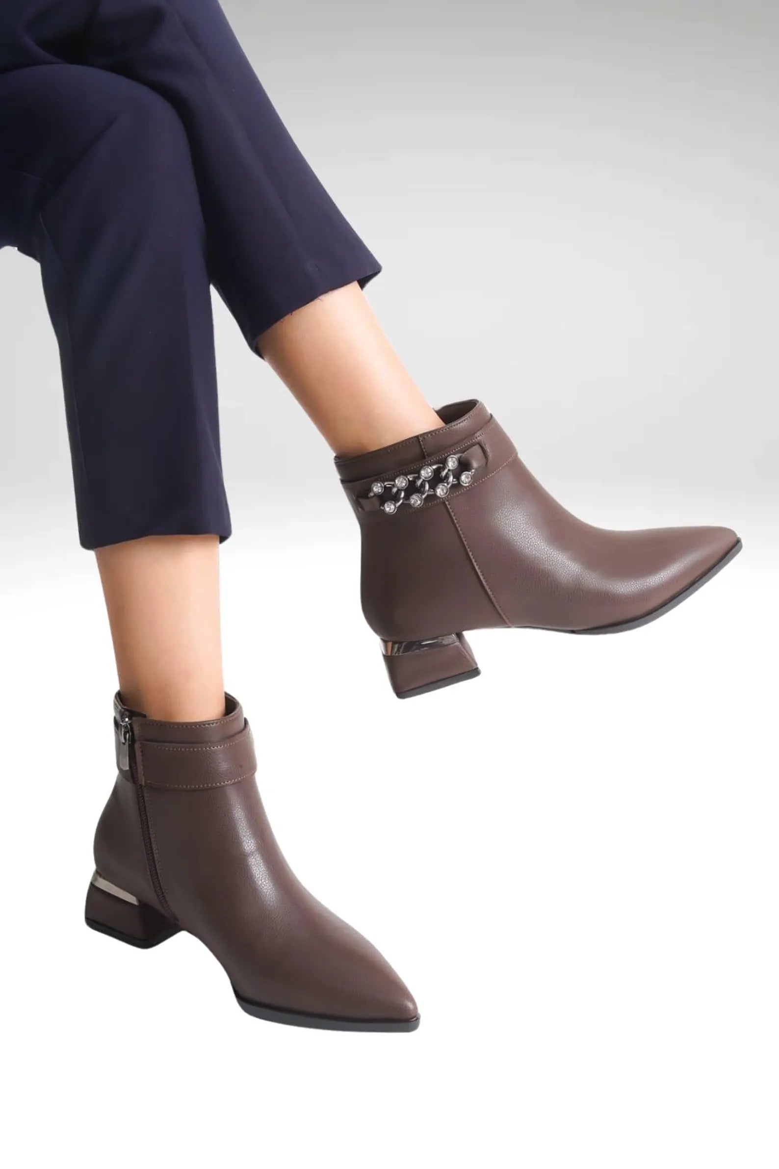 stylish women boots, leather women boots, women casual shoes